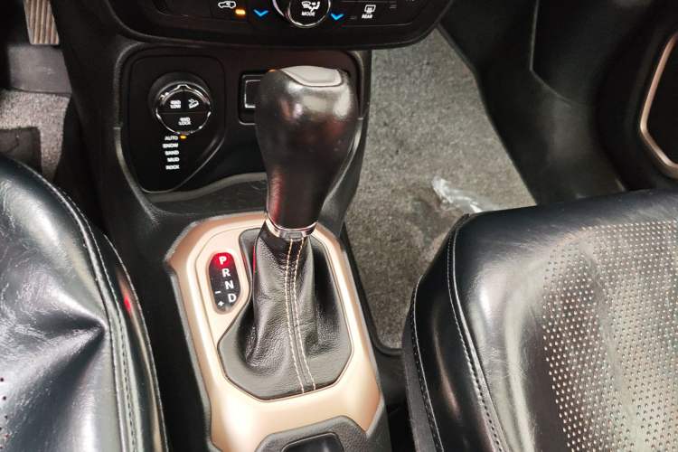 Used Jeep Renegade 2018 Connected Large Screen Version 180TS Automatic Four-Wheel Drive All-Terrain Version
