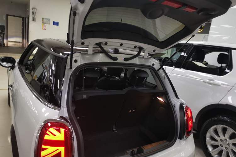 Used MINI MINI 2023 Updated 1.5T COOPER Artist
