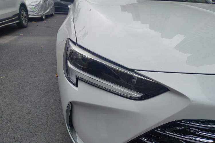 Used Buick Regal 2024 28T Luxury Edition Right Front Headlight