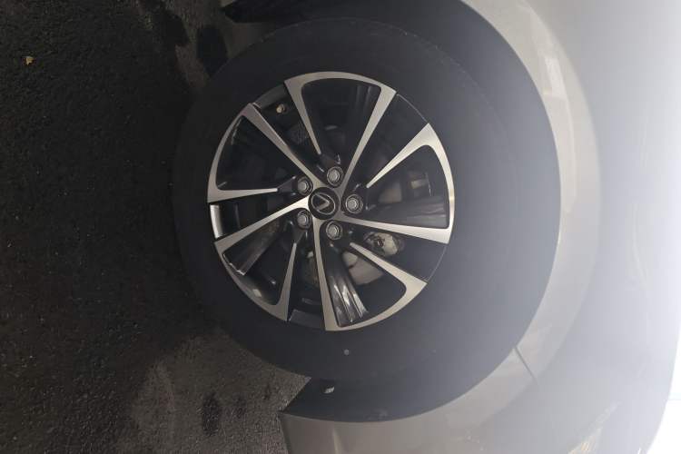 Used Lexus CT 2020 CT200h Comfort Edition Monochrome Right Front Wheel Hub