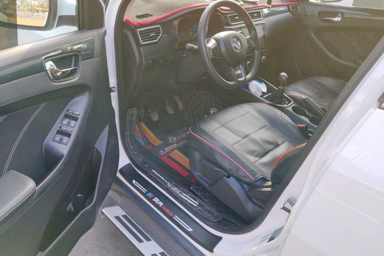 Used Dongfeng Fengon 580 2021 Revised ☆ Star Edition 1.8L Manual Elite Version Driver Seat