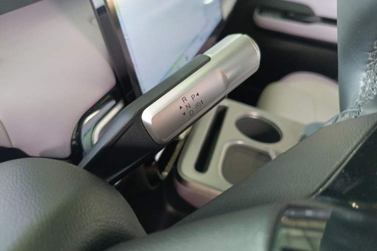 Used AION Y 2022 Plus 70 Smart Edition Gear Lever