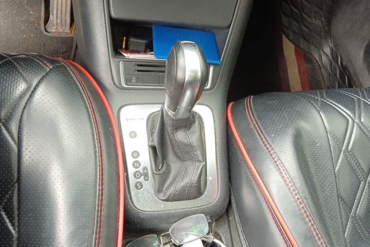 Used Volkswagen Tiguan 2016 300TSI Automatic All-Wheel Drive Fashion Vision Edition Gear Lever