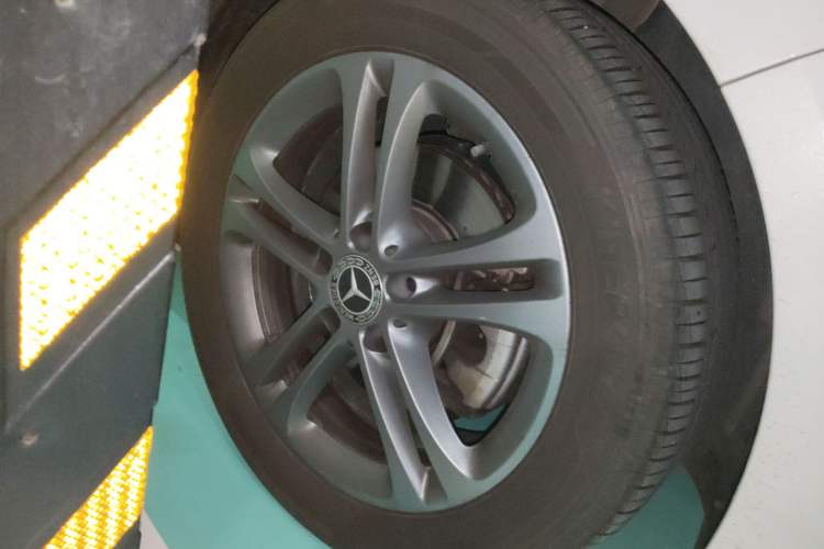 Used Mercedes-Benz B-Class 2020 B 200 Sport Edition Right Front Wheel Hub