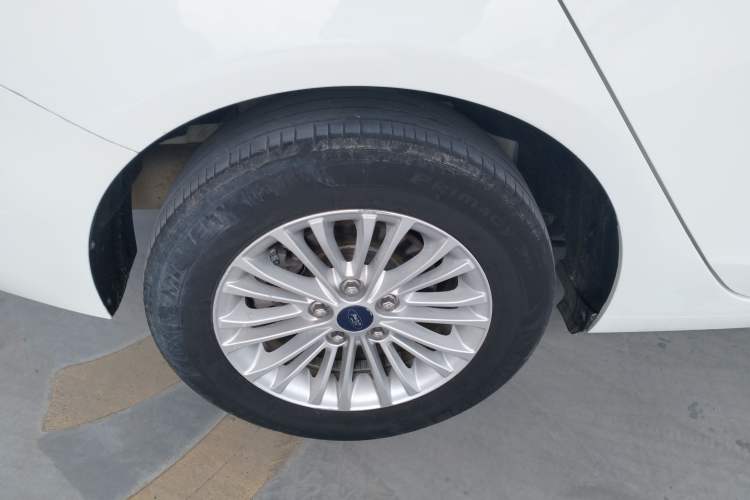 Used Ford Escort 2017 Revised Version 1.5L Manual Comfort Edition Right Rear Wheel Hub