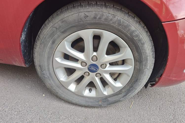 Used Ford Focus 2013 Hatchback Classic 1.8L Automatic Base Model Right Front Wheel Hub