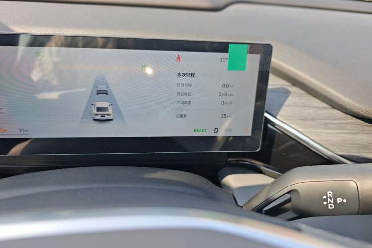 Used Geely Galaxy L6 2025 EM-i 140km Explorer+ Edition Odometer Close Up