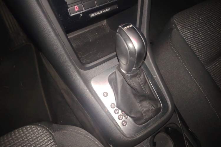 Used Volkswagen Sharan 2013 1.8TSI Standard Model Gear Lever