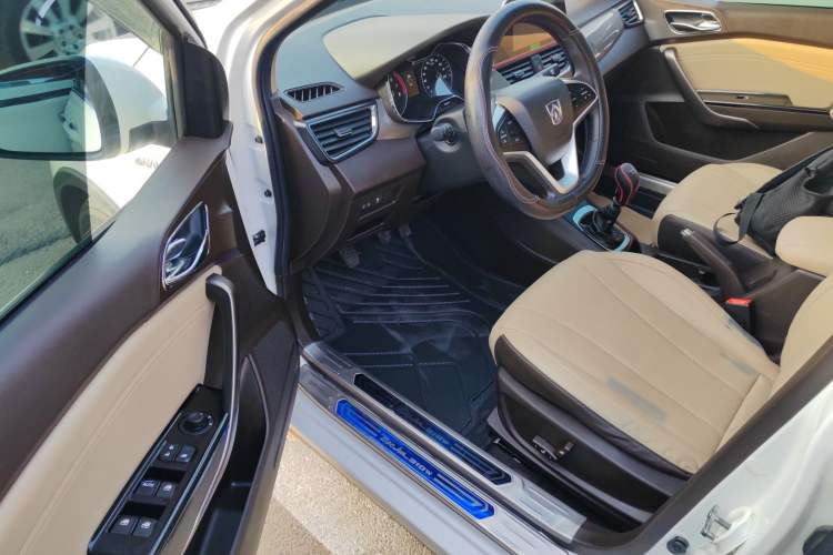 Used Baojun 310W 2017 1.5L Manual Luxury Edition China V