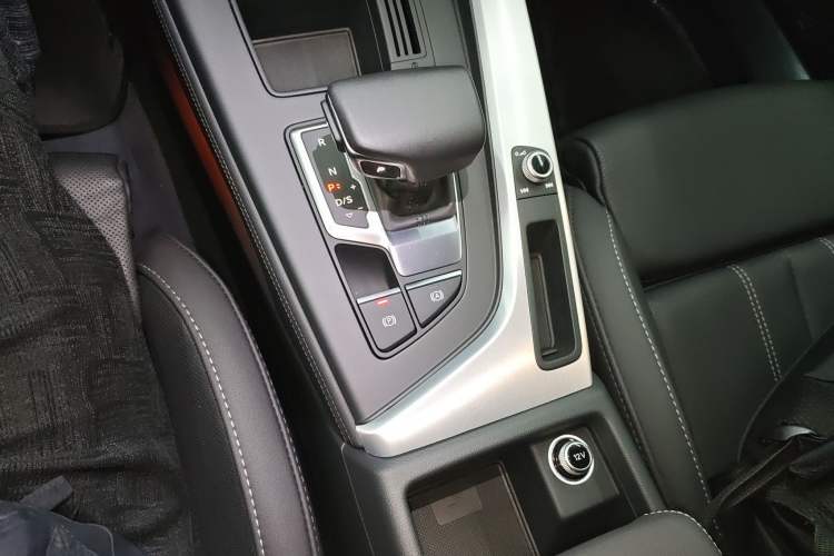 Used Audi A4L 2022 40 TFSI Luxury Dynamic Model Gear Lever