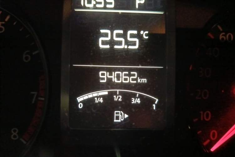 Used Volkswagen Gran Lavida 2013 1.6L Automatic Fashion Model Odometer Close Up