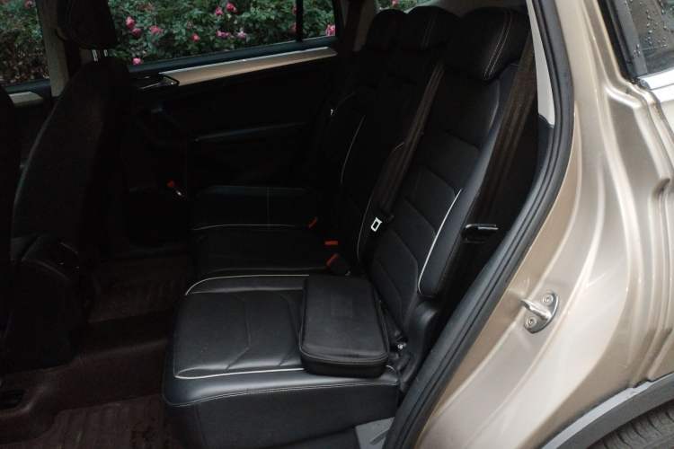 Used Volkswagen Tiguan L 2017 330TSI Automatic Two-Wheel Drive Flagship Edition Left Rear Seat