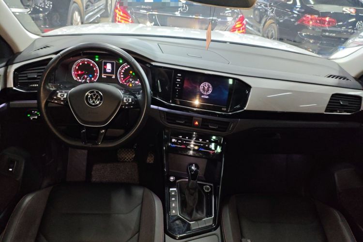 Used Volkswagen Tayron 2022 330TSI Two-Wheel Drive Luxury Smart Connectivity Version Center Console