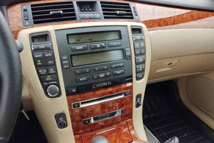Used Toyota Crown 2007 2.5L Royal Special Edition Audio And AC Panel