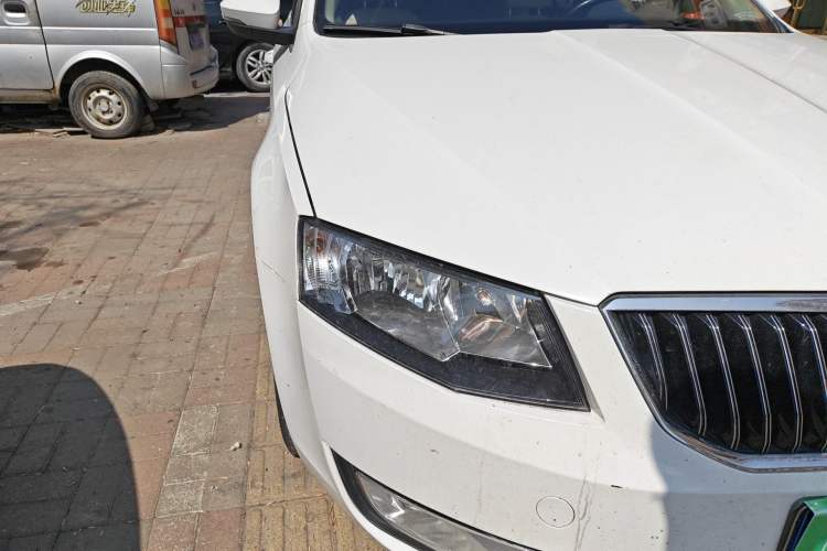 Used Skoda Octavia 2015 1.6L Manual Yijun Edition Right Front Headlight