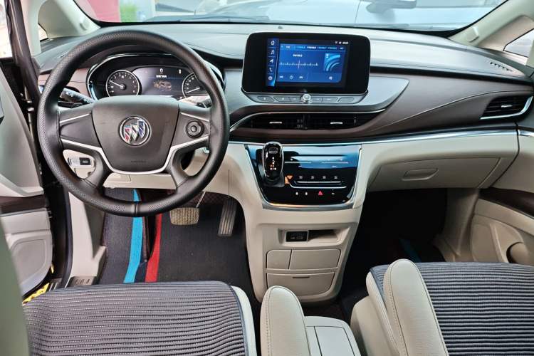 Used Buick GL8 2023 Land Executive Class Comfort Model
