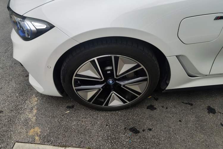 Used BMW i3 2023 eDrive 40 L Midnight Sports Package Left Front Wheel Hub