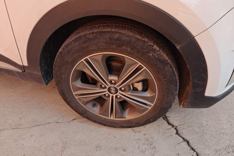 Used Hyundai ix25 2015 1.6L Automatic Two-Wheel Drive Smart GLS Trim Right Front Wheel Hub