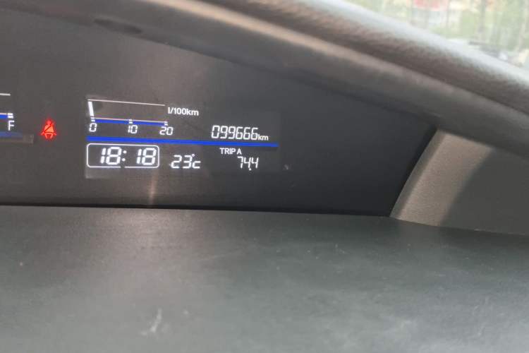 Used Honda Jade 2013 1.8L automatic Comfort version 5 seats