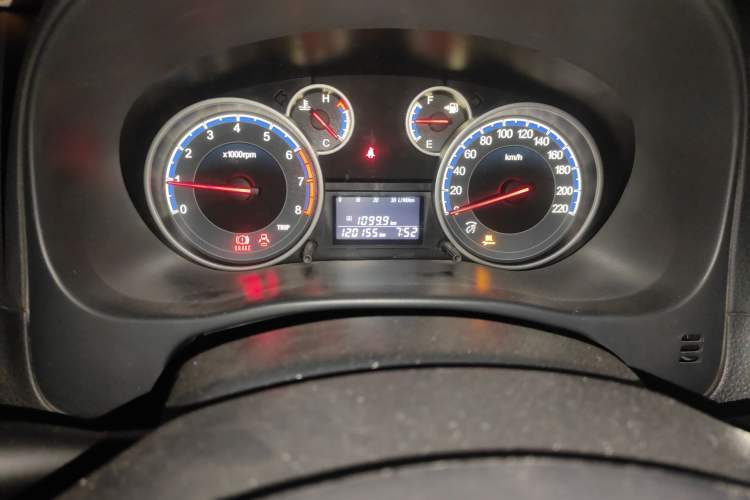 Used Suzuki SX4 2016 1.6L Manual Classic Edition Odometer Close Up