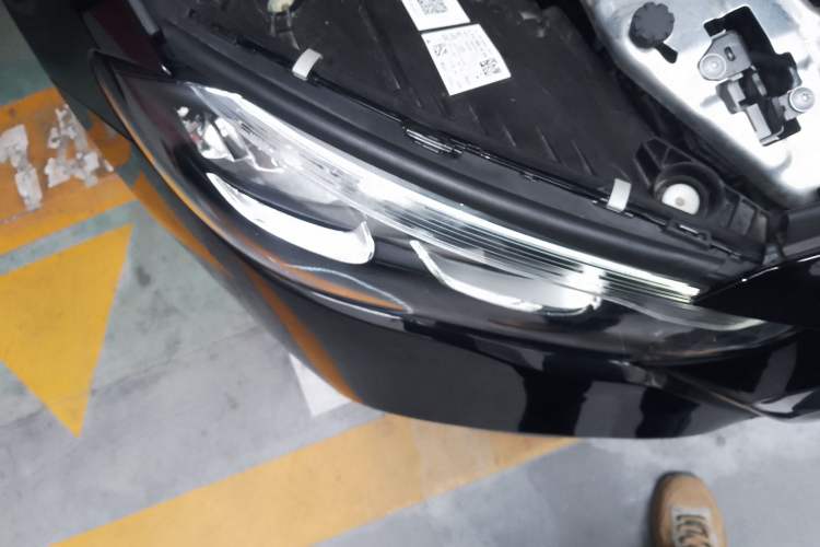 Used Mercedes-Benz E-Class New Energy 2024 E 350 e L Plug-in Hybrid Sedan Right Front Headlight