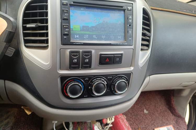 Used FORTHING Lingzhi 2015 V3 1.6L 7-Seater Standard Model
