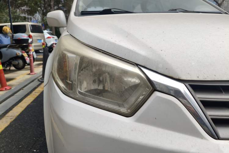 Used Venucia R50 2013 1.6L Automatic Fashion Edition