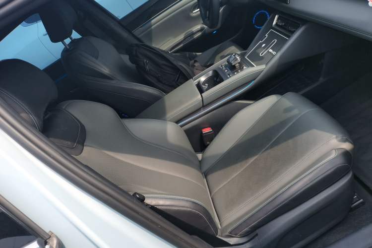 Used BYD Qin L 2025 DM-i Smart Drive 80KM Leading Model Right Front Seat