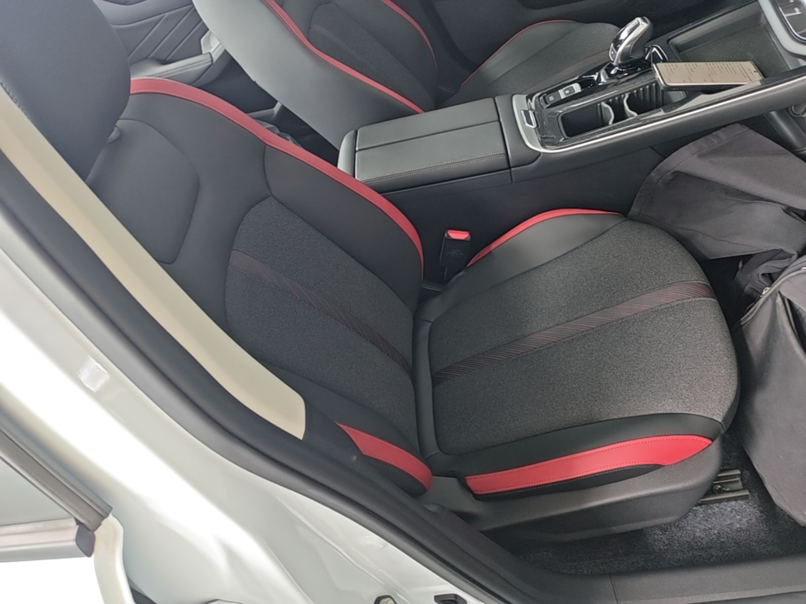 Dongfeng Aeolus Yixuan MAX 2024 1.5T Luxury Edition — снимка 19