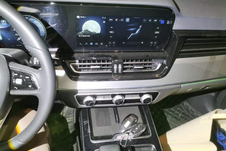 Used Hongqi HS5 2023 2.0T Qixiang Pro Edition