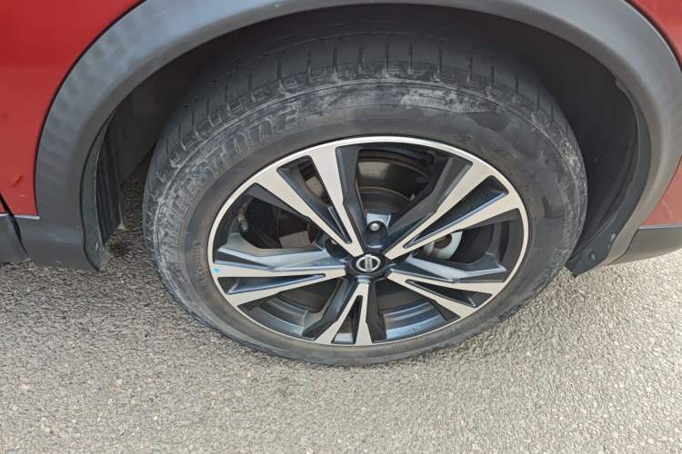 Used Nissan Qashqai 2019 2.0L CVT Luxury Edition Right Front Wheel Hub