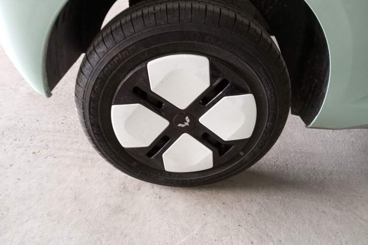 Used Wuling Hongguang MINIEV 2024 3rd Generation 215km Advanced Version Right Rear Wheel Hub