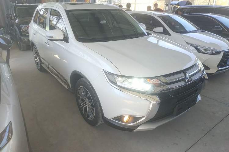 Used Mitsubishi Outlander 2018 2.4L 4x4 Elite Edition 5 Seats
