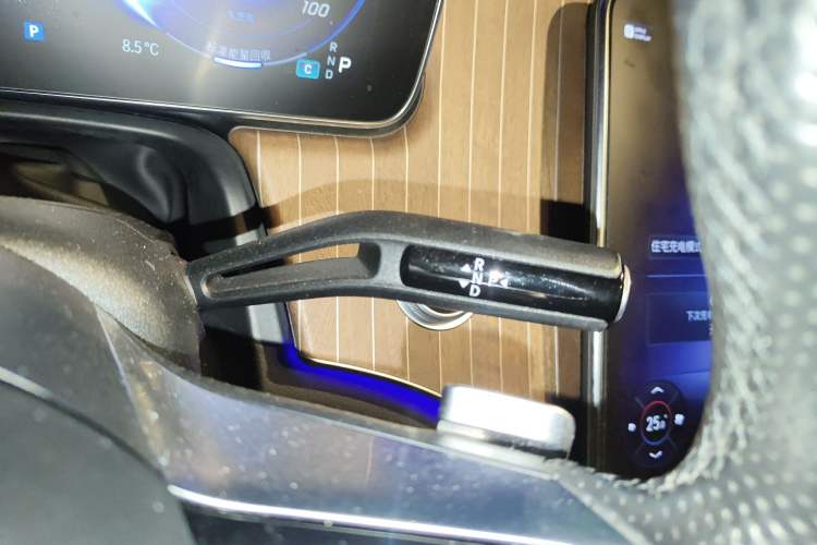 Used Mercedes-Benz EQE 2022 350 Pioneer Edition Gear Lever