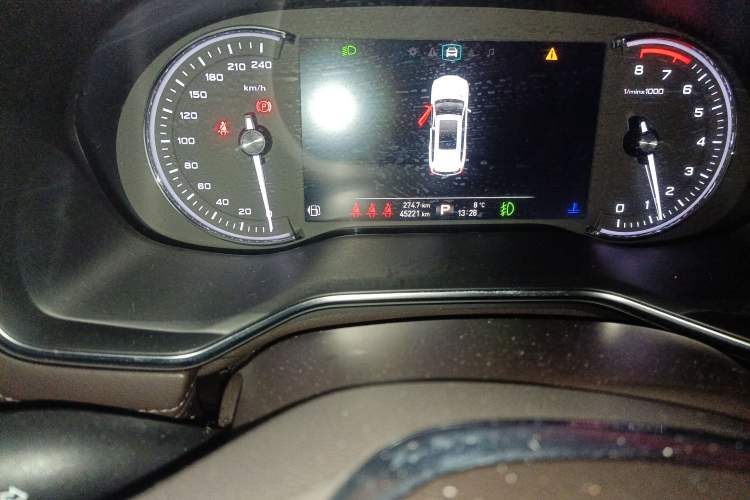 Used Roewe RX8 2019 30T Smart Connectivity Two-Wheel Drive Supreme Flagship Edition
