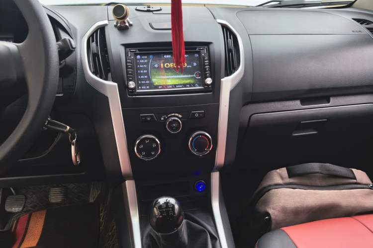 Used Isuzu D-MAX 2015 2.5T 4x4 Manual Base Version 4JK1