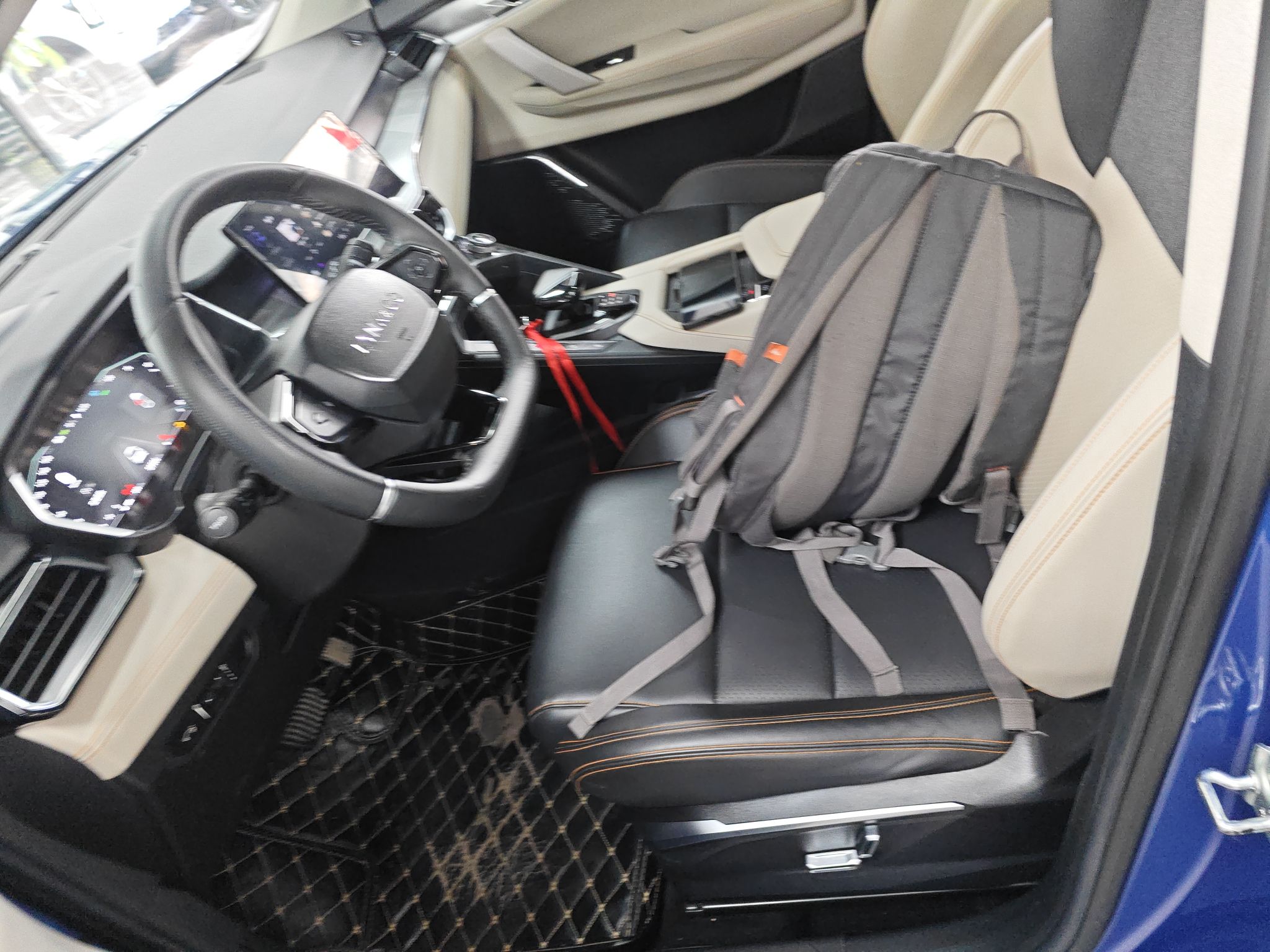 المقاعد الأمامية داخل السيارة