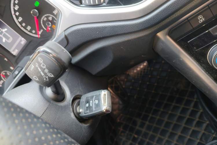 Used Volkswagen T-ROC 2019 230TSI DSG Two-Wheel-Drive Advanced Version China VI Standard Vehicle Key