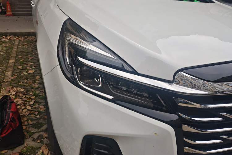 Used Buick GL8 2023 Facelifted Land Cruiser Executive Luxury Version