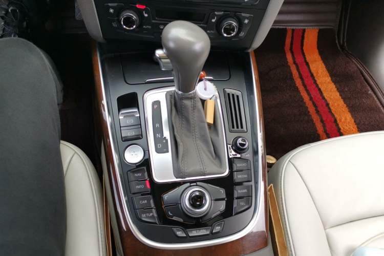 Used Audi Q5 2010 2.0TFSI Off-Road Version Gear Lever