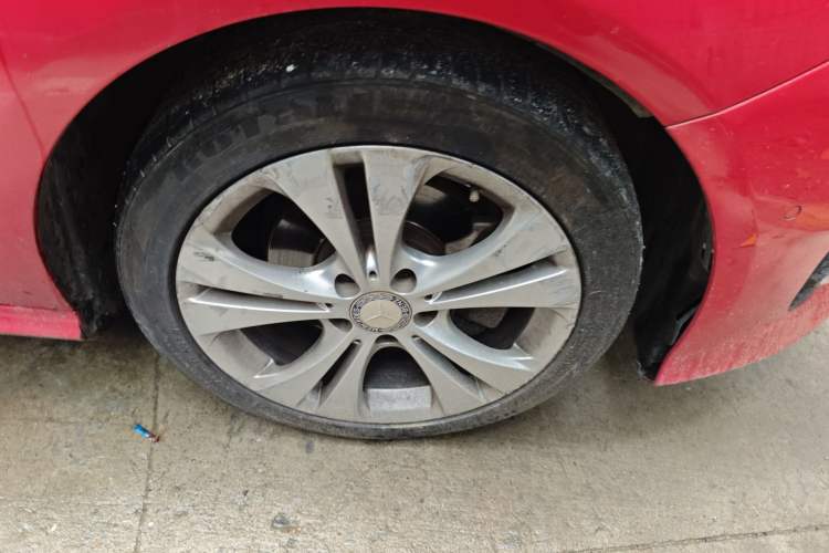 Used Mercedes-Benz B-Class 2015 B 200 Sport Edition Right Front Wheel Hub