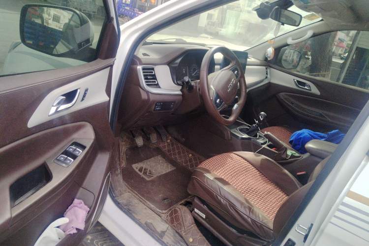 Used JMC Yuhu 7 2022 2.0T Manual Diesel Two-Wheel Drive Comfort Plus Long Wheelbase
