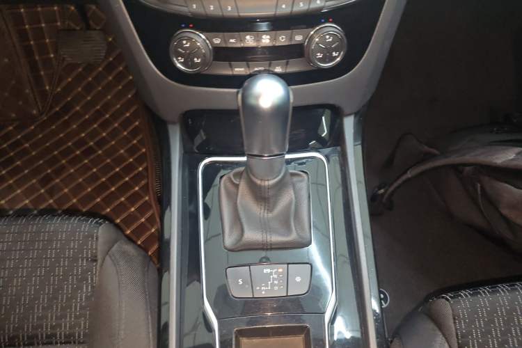 Used Peugeot 508 2015 1.6THP Automatic Zhiiyi Edition Gear Lever