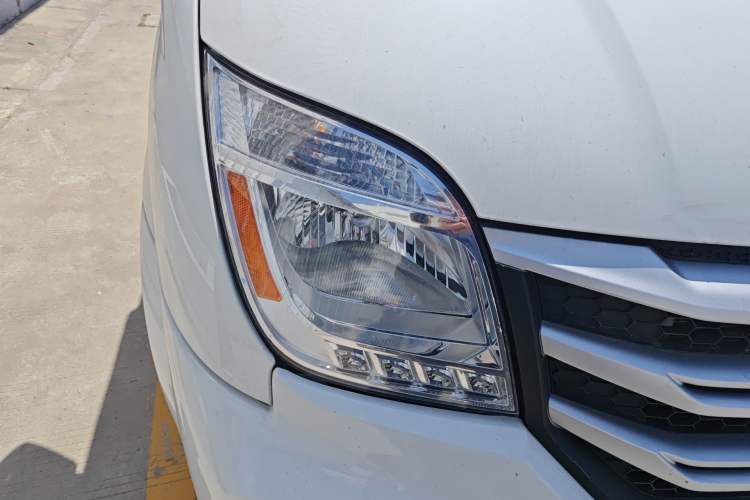 Used SAIC MAXUS Xintu V80 2024 Aotuntong Value Edition 6MT Short Wheelbase Ultra-Low Roof 127 Ps 5/6 Seats