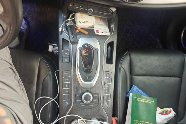 Used Wey VV6 2020 2.0T Two-Wheel Drive Smart Protection+