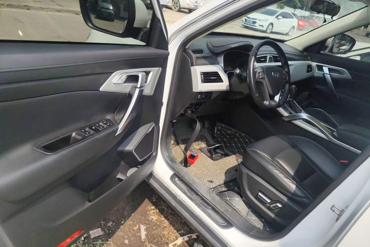 Used Geely Auto Emgrand X7 Sport 2018 1.8TD Automatic Two-Wheel Drive Smart Connect 4G Internet Edition
