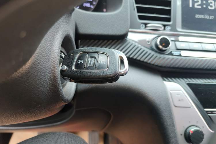 Used Hyundai Elantra (6th Generation / Lingdong) 2016 1.6L Automatic ZhiXuan – Elite Version Interior 1