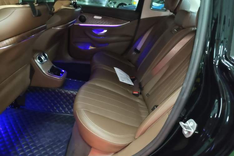 Used Mercedes-Benz E-Class New Energy 2023 E 350 e L Plug-in Hybrid Sedan Left Rear Seat