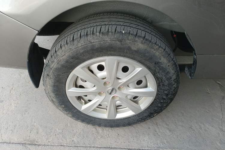 Used Jinbei New Hiace X30L 2024 Wealth Edition Van 2/5 Seats Front-Mounted Air Conditioning Exterior 5