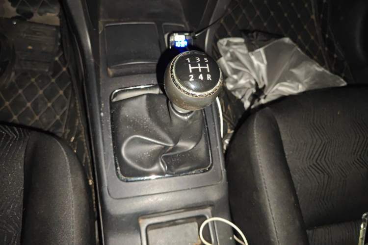 Used Mitsubishi Lancer EX 2012 Xinyuan Edition 2.0L Manual Comfort Model Gear Lever